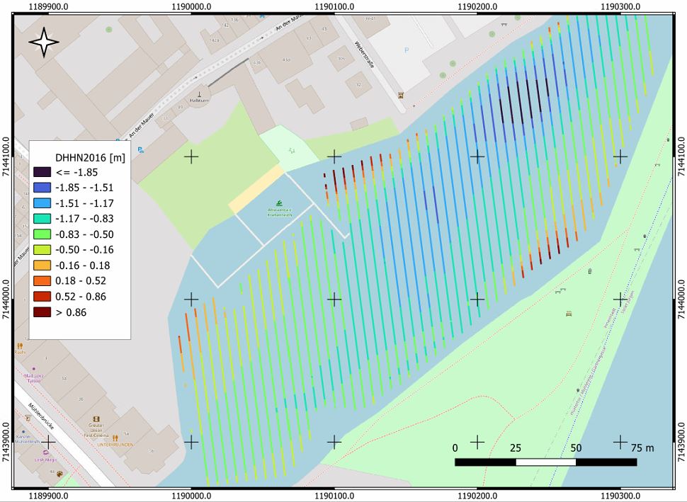 Abgefahrene Messprofile als farbcodierte Linien im GIS, Höhen im System DHHN2016 mit Maßstab und Legende